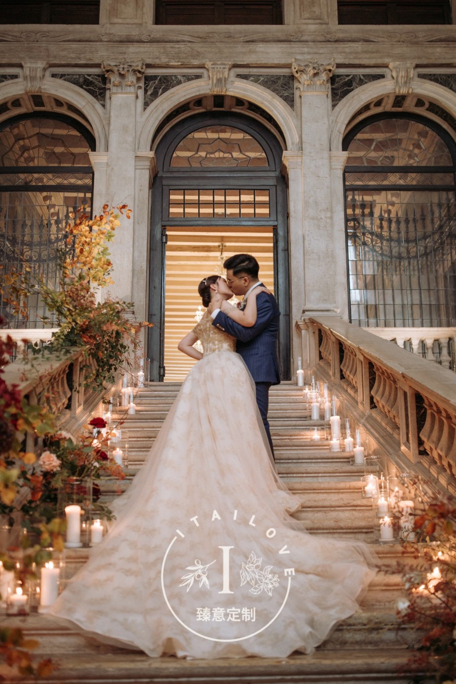 wedding in venice this kiss bride and groom itailovewedding
